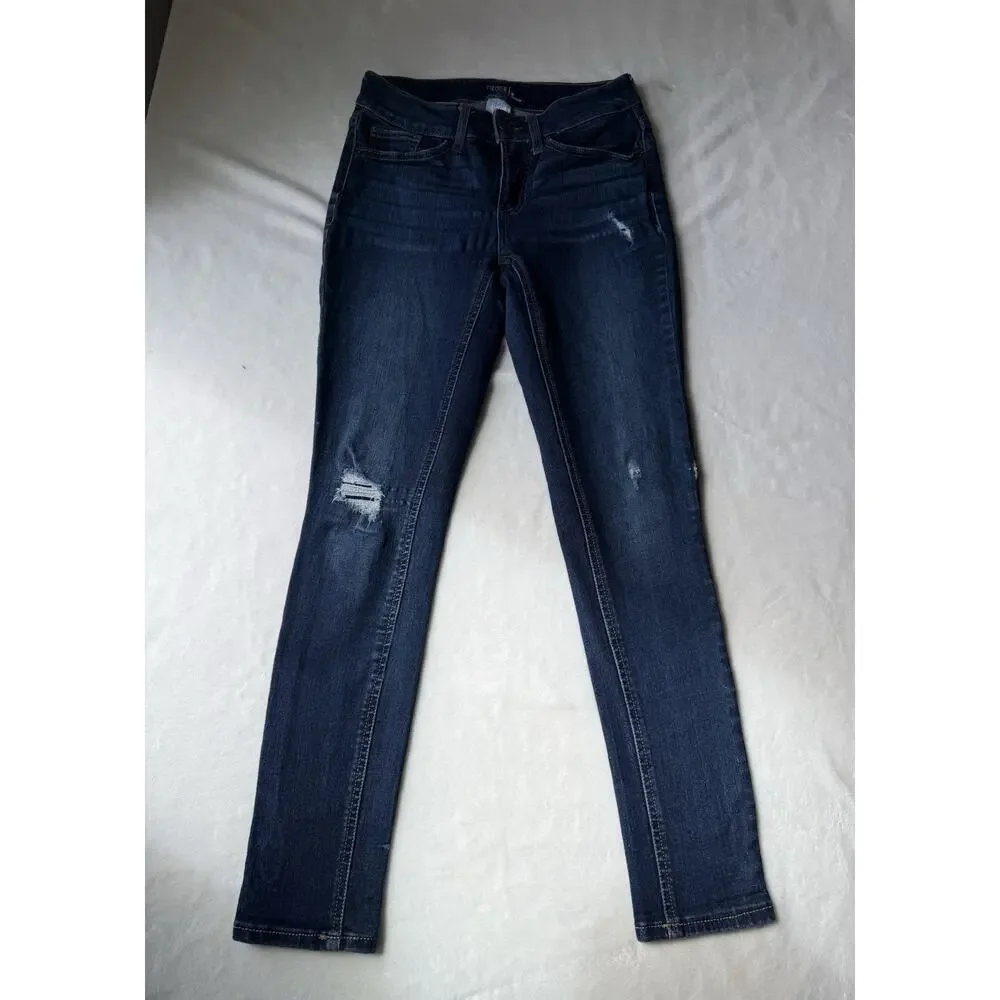 Time And Tru Cotton Skinny Junior Women's Size 6‎ Distressed Blue Jeans